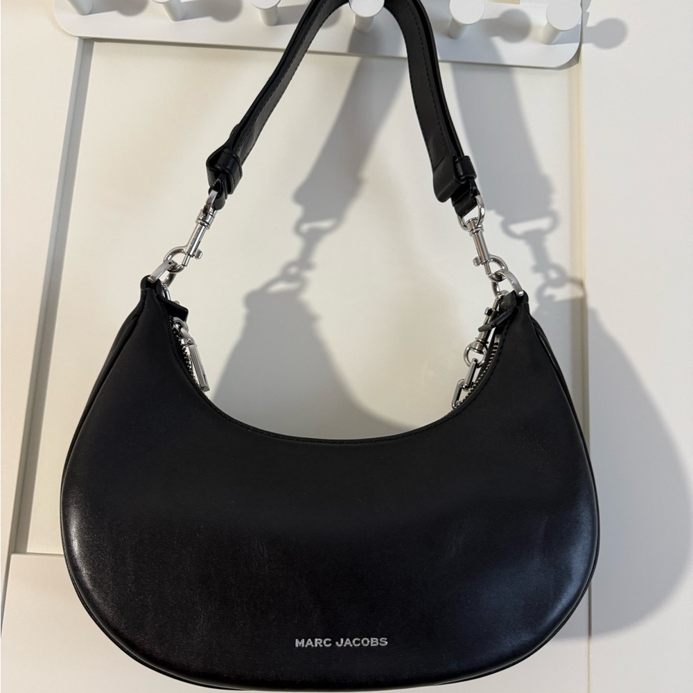 The Curve Bag by Marc Jacob Shoulder Bag with Silver Chain - Picture 2 of 5